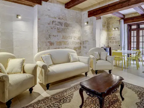 3 bed Town House For Rent in Sliema, Sliema - thumb 1