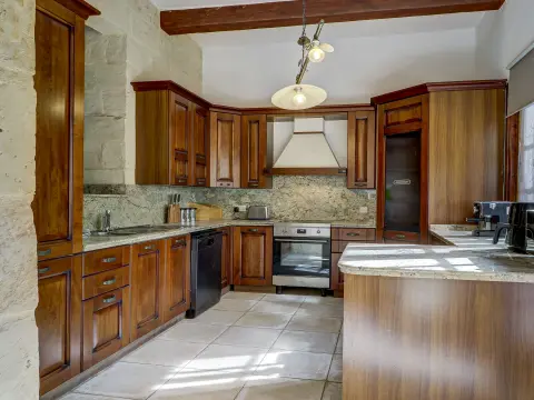 3 bed Town House For Rent in Sliema, Sliema - thumb 10