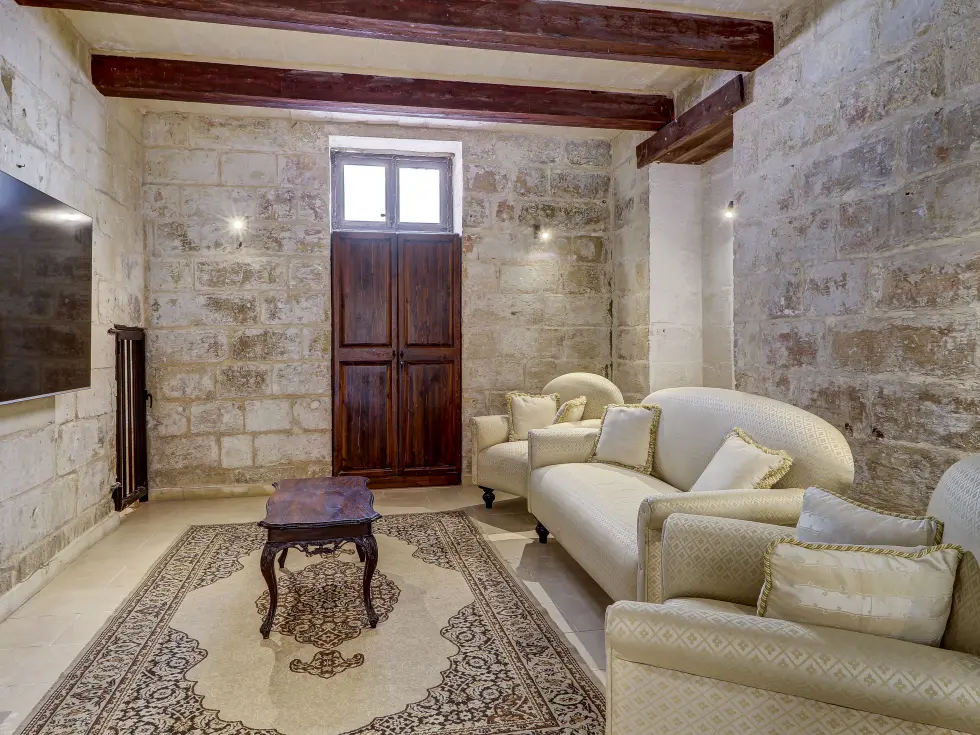 3 bed Town House For Rent in Sliema, Sliema - thumb 2