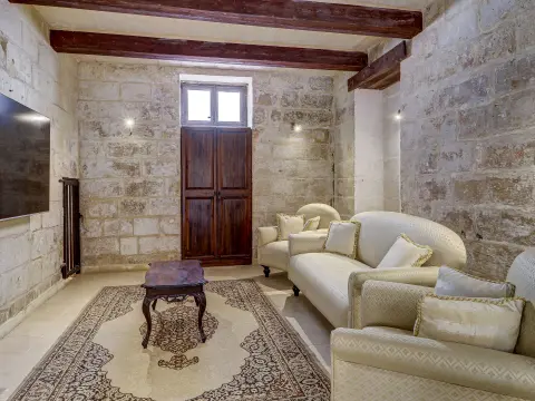 3 bed Town House For Rent in Sliema, Sliema - thumb 2