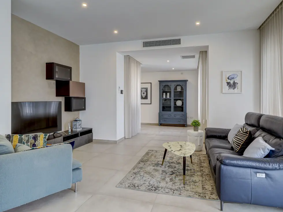 3 bed Penthouse For Rent in St Julian's, St Julian's - thumb 4