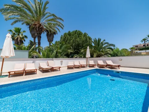 5 bed Villa For Rent in Mellieha, Mellieha - thumb 1