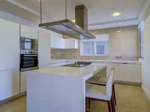 4 bed Apartment For Rent in St Julian's, St Julian's - thumb 7