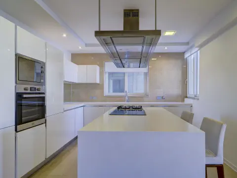 4 bed Apartment For Rent in St Julian's, St Julian's - thumb 8