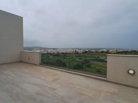 2 bed Penthouse For Rent in Naxxar, Naxxar - thumb 2