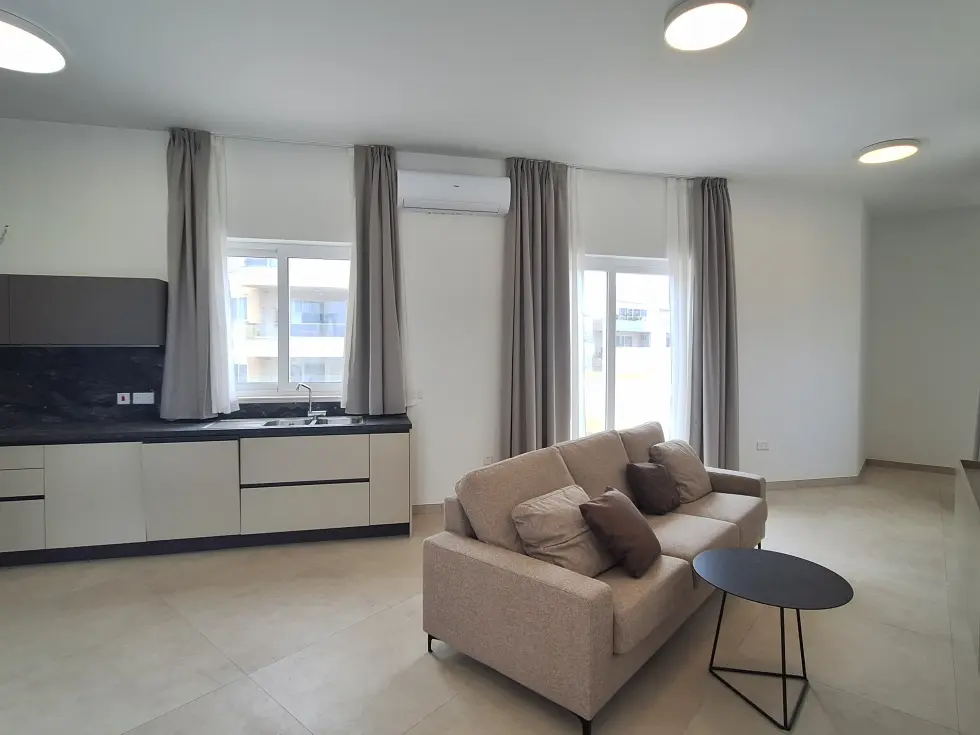 2 bed Penthouse For Rent in Naxxar, Naxxar - thumb 3