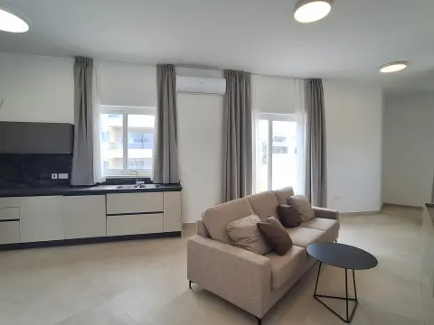 2 bed Penthouse For Rent in Naxxar, Naxxar - thumb 3