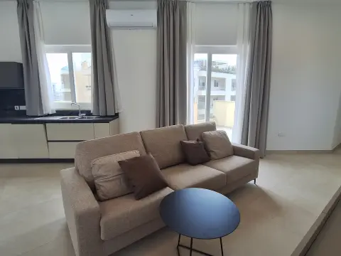 2 bed Penthouse For Rent in Naxxar, Naxxar - thumb 4