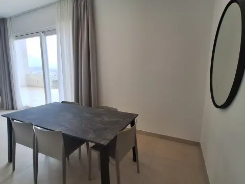 2 bed Penthouse For Rent in Naxxar, Naxxar - thumb 8