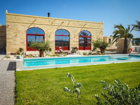 4 bed Farmhouse For Rent in Zebbug, Zebbug - thumb 1