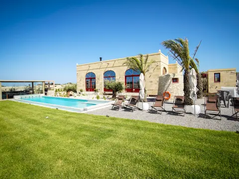 4 bed Farmhouse For Rent in Zebbug, Zebbug - thumb 2
