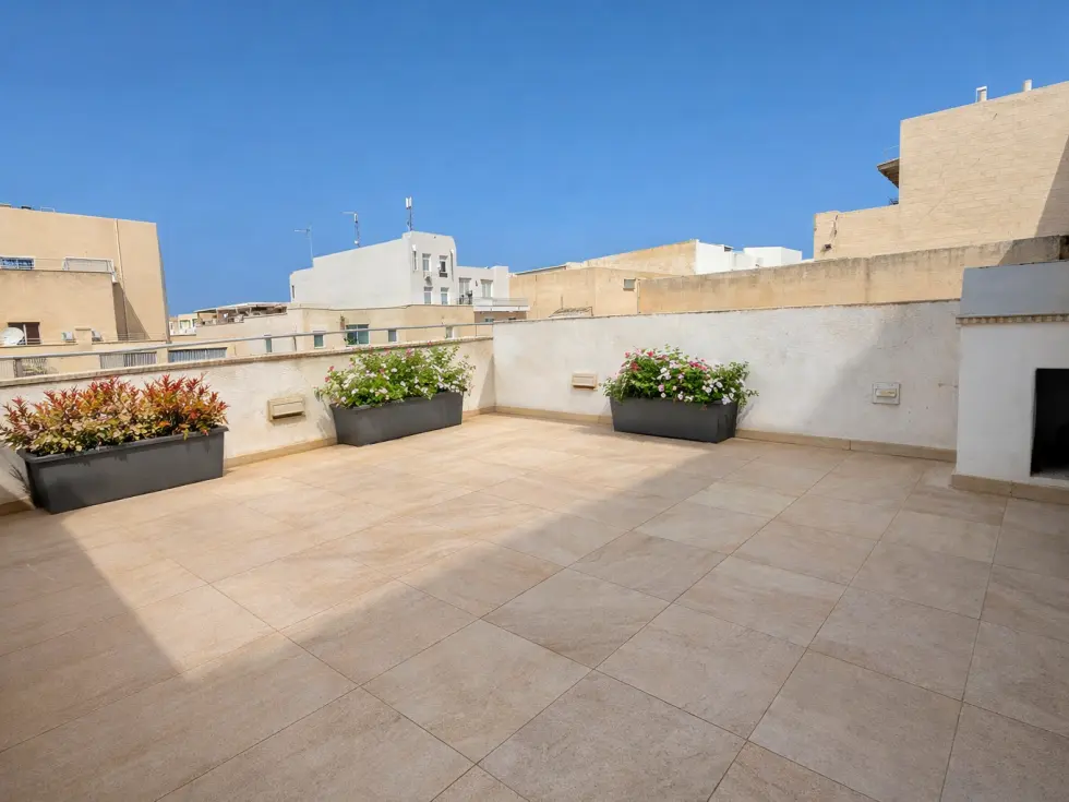 3 bed Town House For Rent in Sliema, Sliema - thumb 1