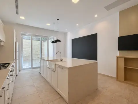 3 bed Town House For Rent in Sliema, Sliema - thumb 6