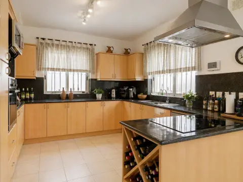 4 bed Villa For Sale in Ibragg, Ibragg - thumb 8