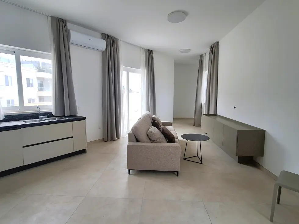 2 bed Penthouse For Rent in Naxxar, Naxxar - thumb 2