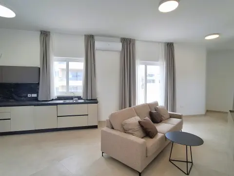 2 bed Penthouse For Rent in Naxxar, Naxxar - thumb 3