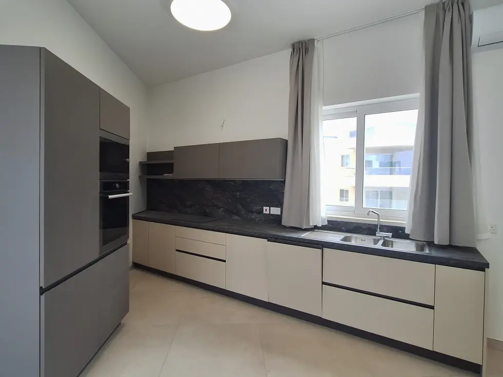 2 bed Penthouse For Rent in Naxxar, Naxxar - thumb 4