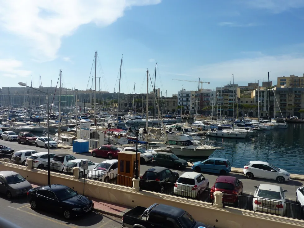 3 bed Apartment For Rent in Ta' Xbiex, Ta' Xbiex - thumb 2