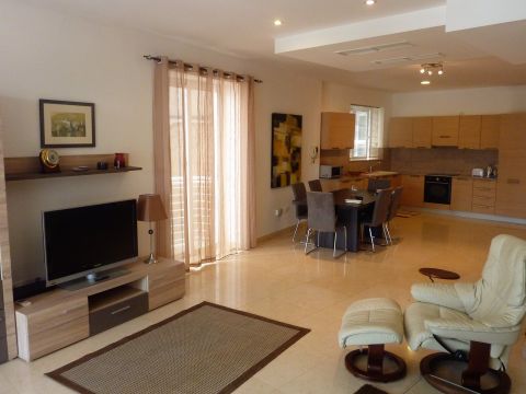 3 bed Apartment For Rent in Ta' Xbiex, Ta' Xbiex - thumb 4