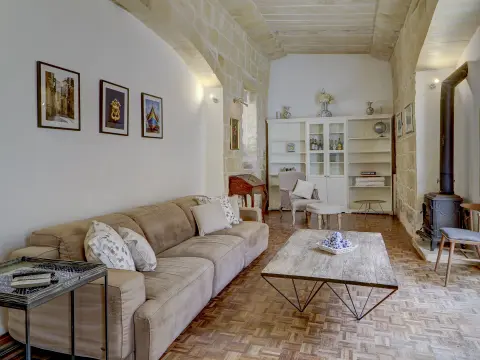 3 bed Town House For Rent in Zebbug, Zebbug - thumb 1