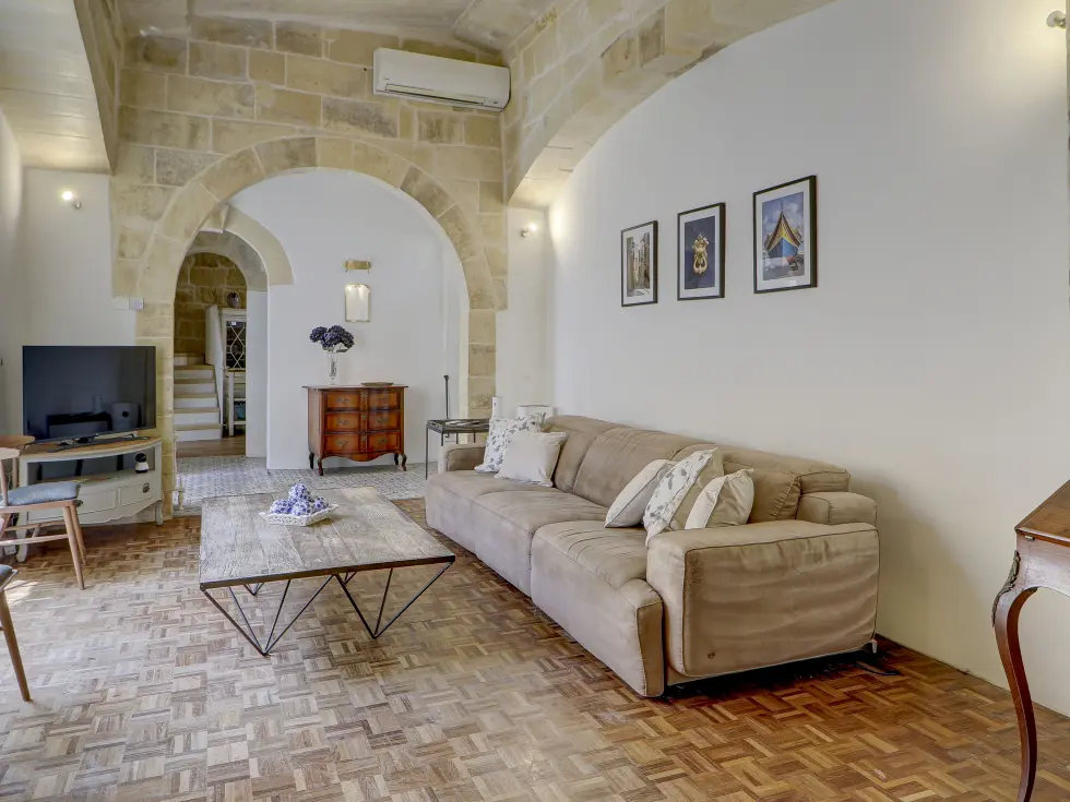 3 bed Town House For Rent in Zebbug, Zebbug - thumb 2
