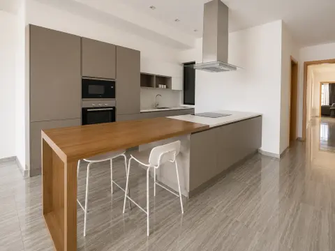 4 bed Apartment For Rent in Sliema, Sliema - thumb 5