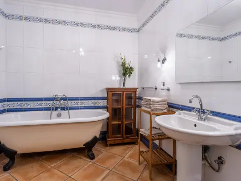 3 bed Apartment For Rent in Sliema, Sliema - thumb 14