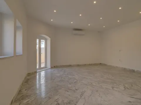 5 bed Villa For Rent in Ta' Xbiex, Ta' Xbiex - thumb 8