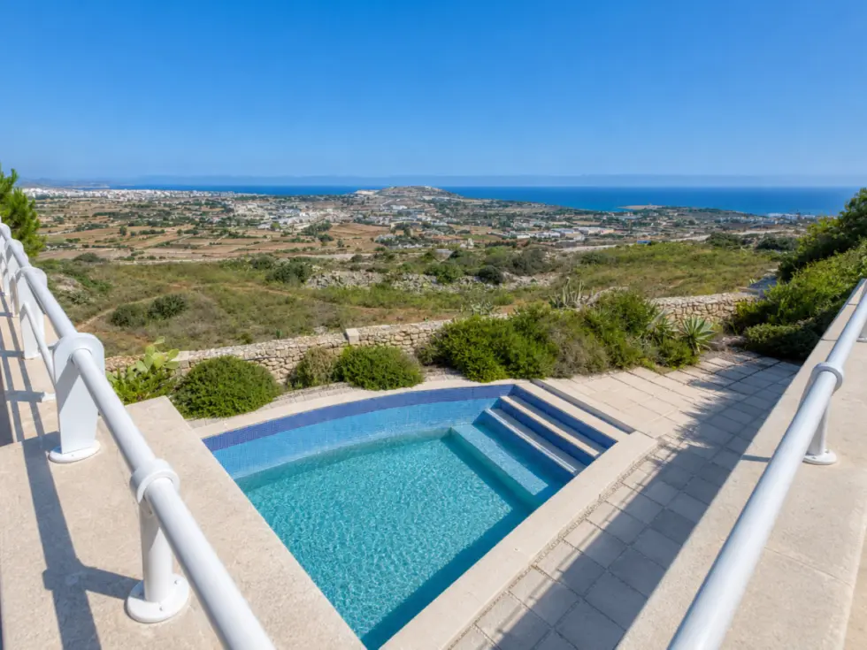 5 bed Villa For Sale in Naxxar, Naxxar - thumb 1