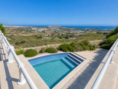 5 bed Villa For Sale in Naxxar, Naxxar - thumb 1