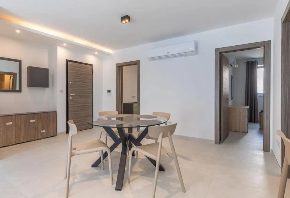 3 bed Apartment For Rent in Sliema, Sliema - thumb 2