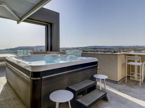 3 bed Penthouse For Rent in St Paul's Bay, St Paul's Bay - thumb 3