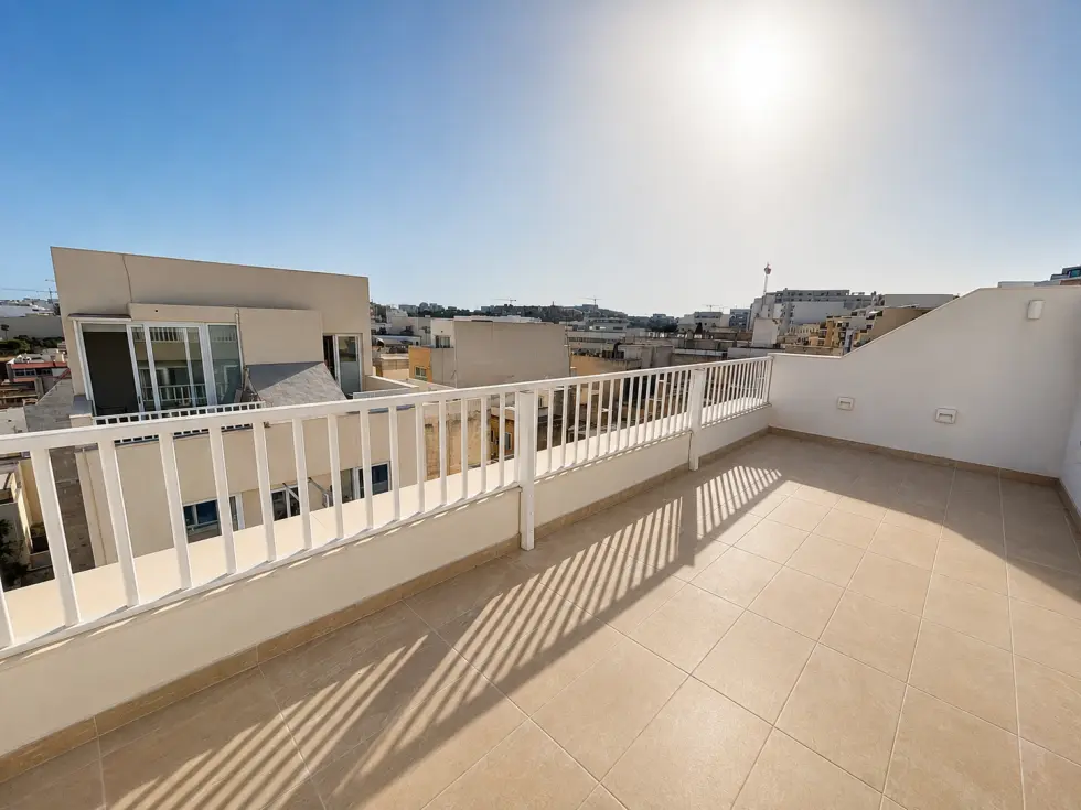 3 bed Penthouse For Rent in Gzira, Gzira - thumb 3
