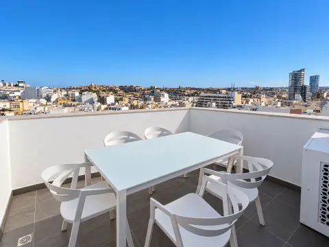 2 bed Penthouse For Rent in Gzira, Gzira - thumb 1