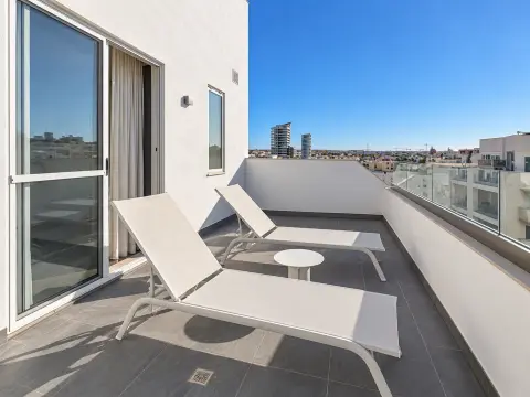 2 bed Penthouse For Rent in Gzira, Gzira - thumb 2