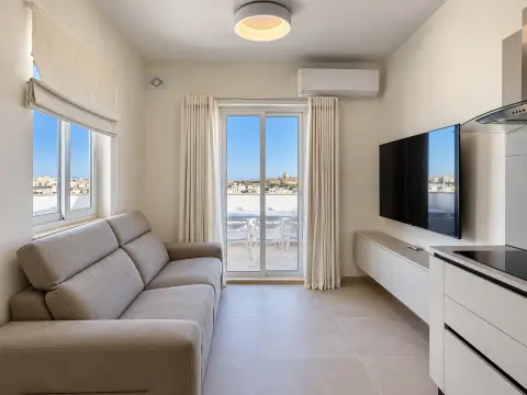 2 bed Penthouse For Rent in Gzira, Gzira - thumb 3