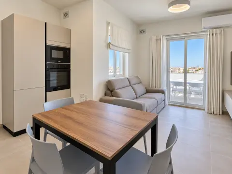 2 bed Penthouse For Rent in Gzira, Gzira - thumb 4