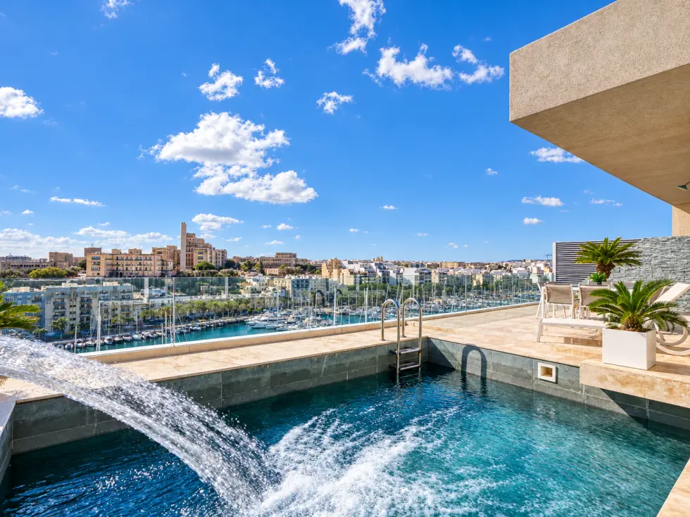 4 bed Penthouse For Rent in Ta' Xbiex, Ta' Xbiex - thumb 1