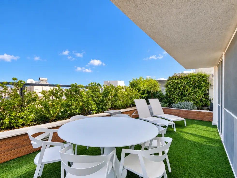 4 bed Penthouse For Rent in Ta' Xbiex, Ta' Xbiex - thumb 14