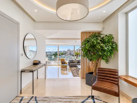 4 bed Penthouse For Rent in Ta' Xbiex, Ta' Xbiex - thumb 21