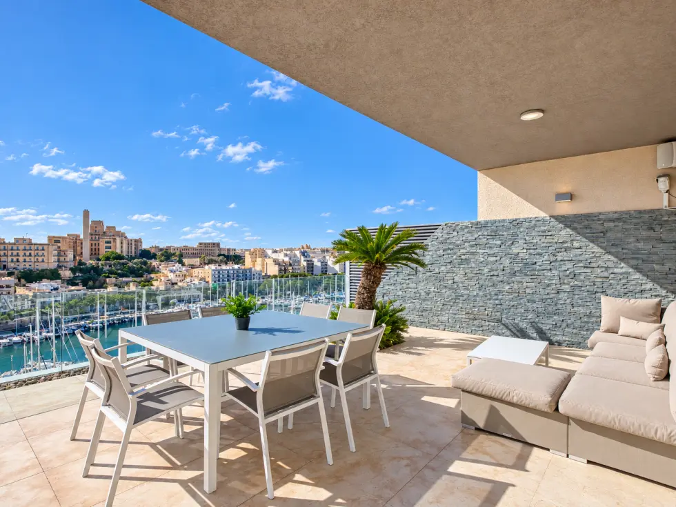 4 bed Penthouse For Rent in Ta' Xbiex, Ta' Xbiex - thumb 4