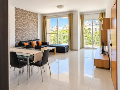 3 bed Apartment For Rent in Bahar ic-Caghaq, Bahar ic-Caghaq - thumb 1