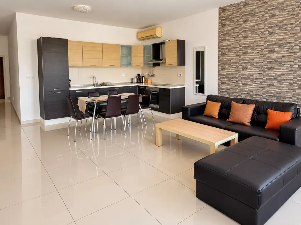 3 bed Apartment For Rent in Bahar ic-Caghaq, Bahar ic-Caghaq - thumb 2