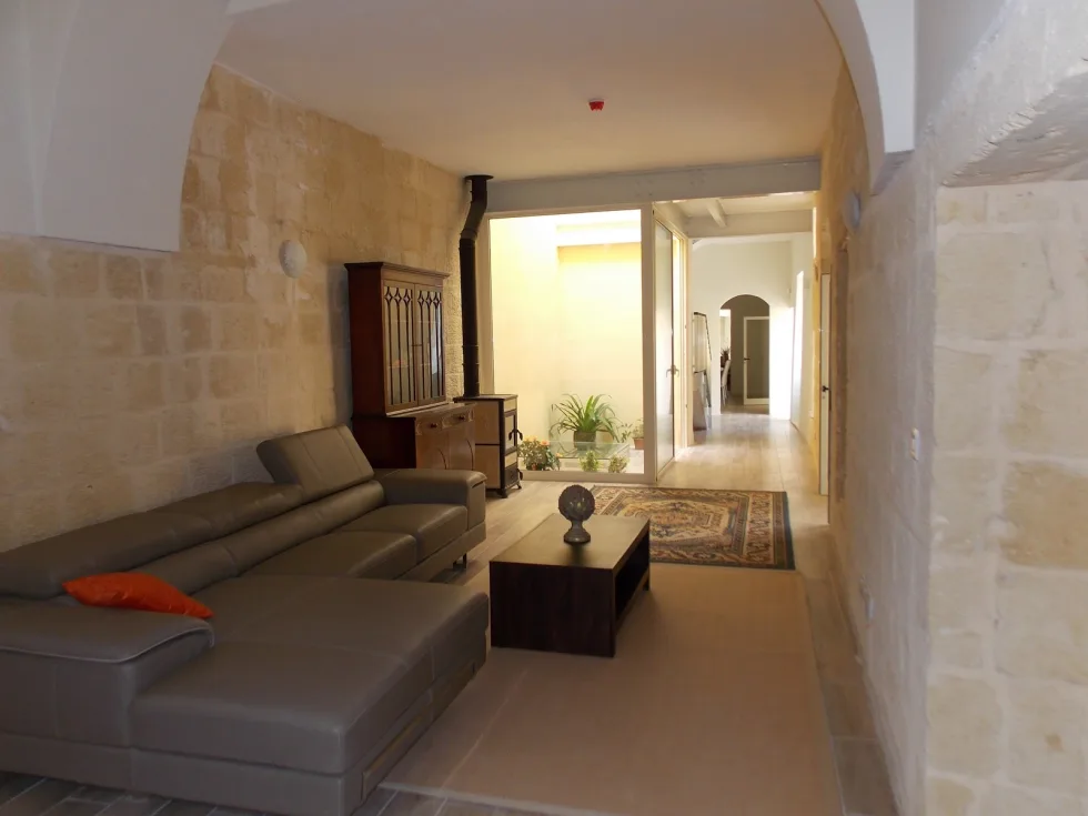 4 bed House of Character For Rent in Zebbug, Zebbug - thumb 1