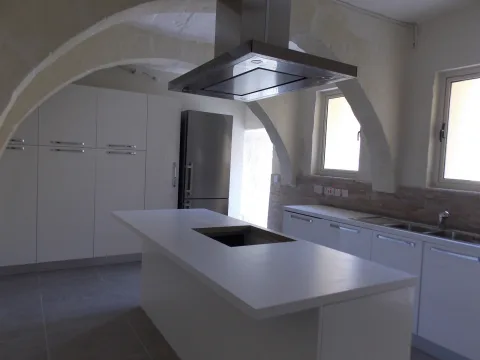 4 bed House of Character For Rent in Zebbug, Zebbug - thumb 2