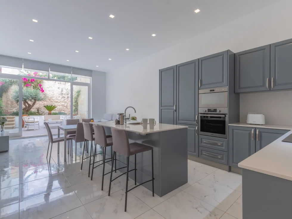 3 bed Town House For Rent in Sliema, Sliema - thumb 1