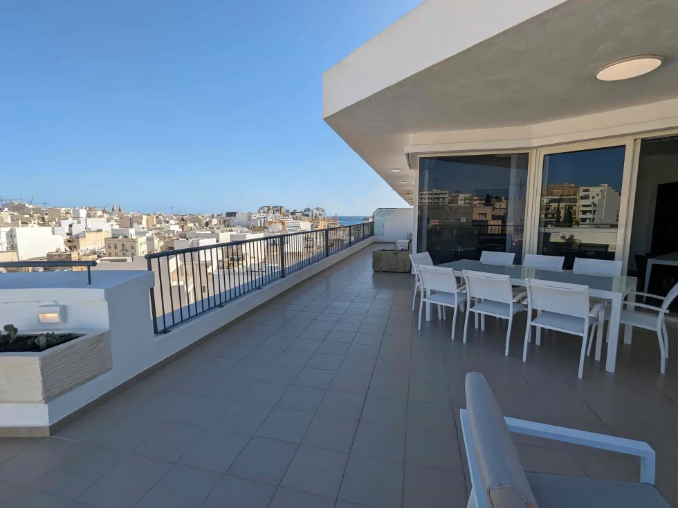 2 bed Penthouse For Rent in Gzira, Gzira - thumb 3