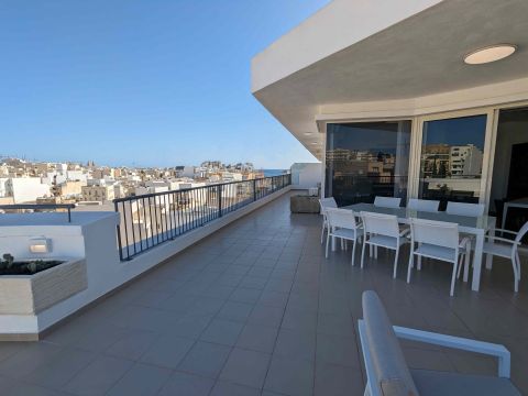 2 bed Penthouse For Rent in Gzira, Gzira - thumb 3