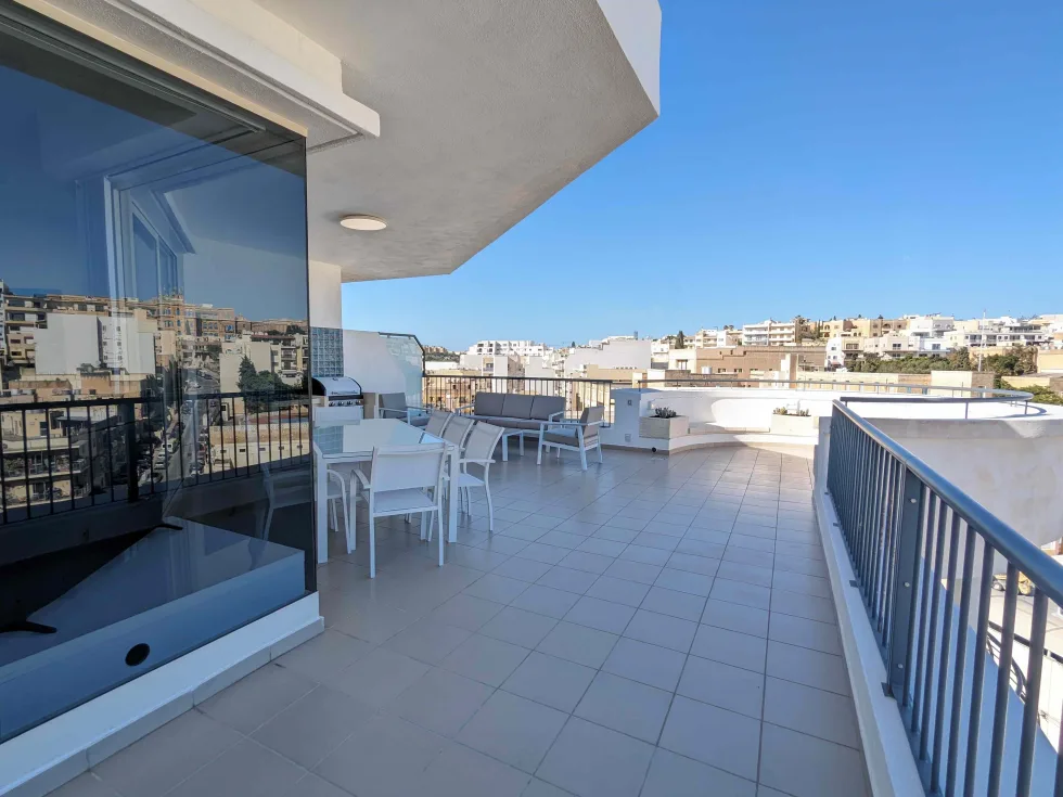 2 bed Penthouse For Rent in Gzira, Gzira - thumb 5