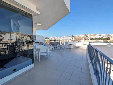 2 bed Penthouse For Rent in Gzira, Gzira - thumb 5